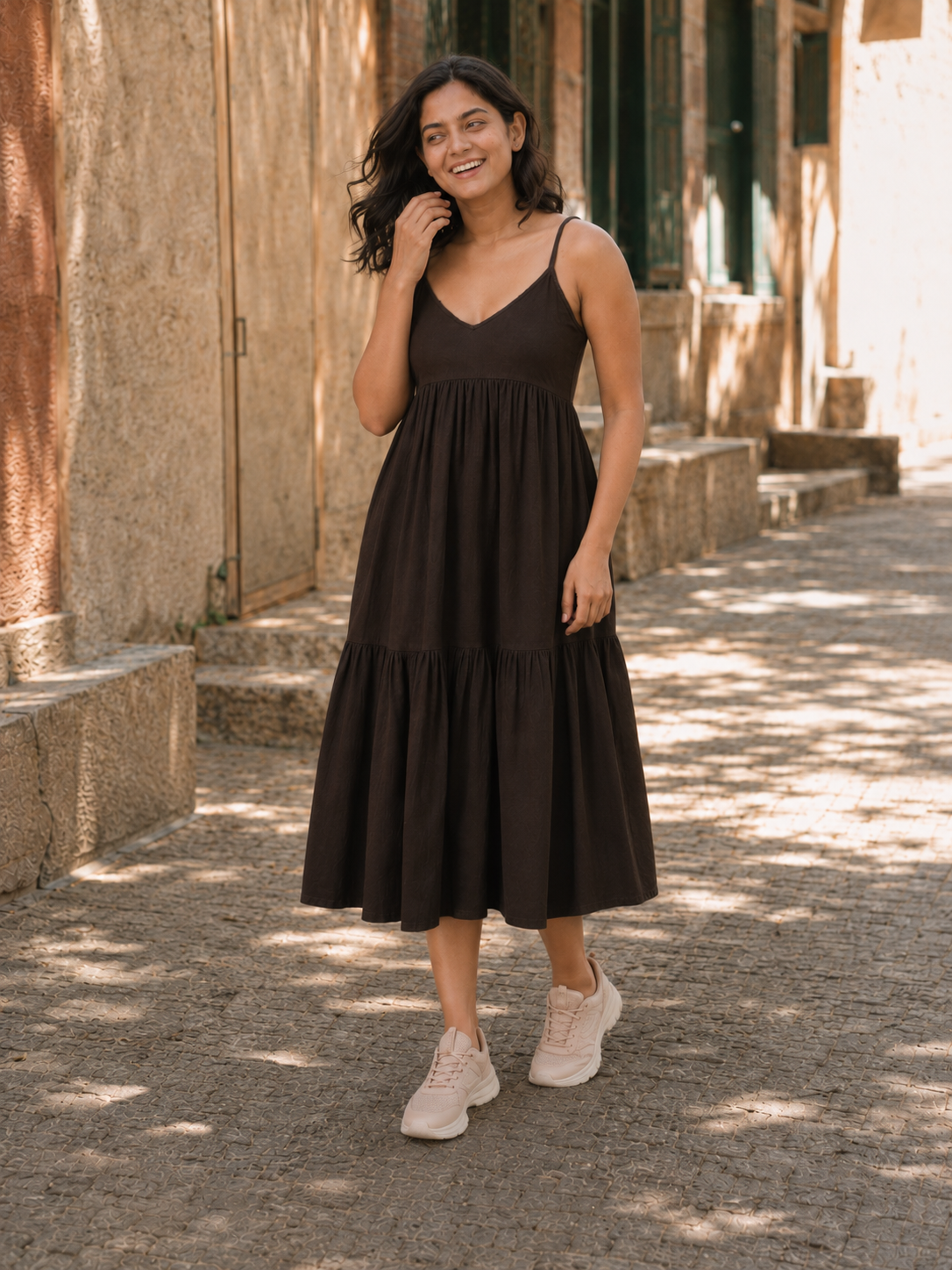 brown strapsleeves dress