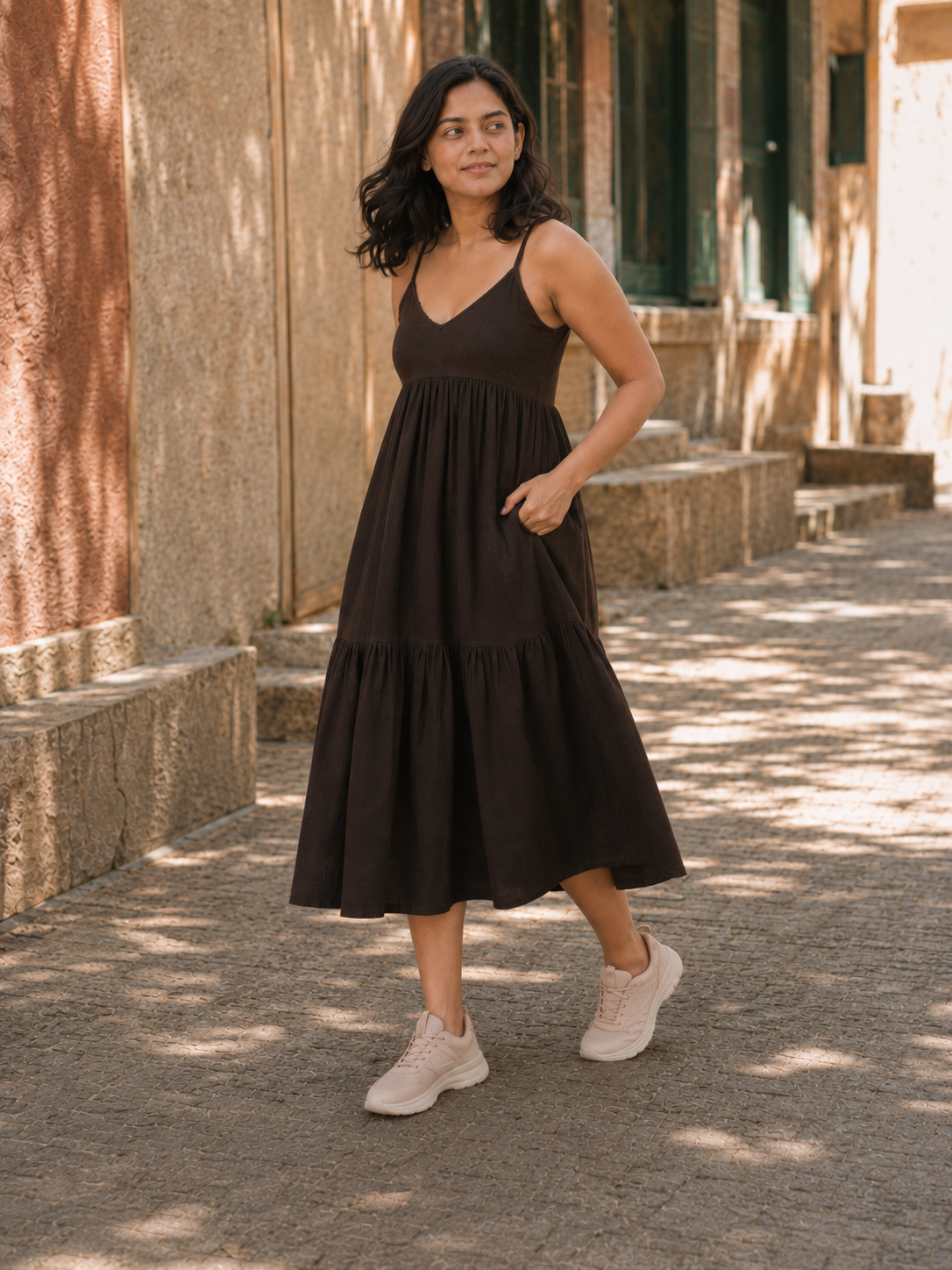 brown strapsleeves dress