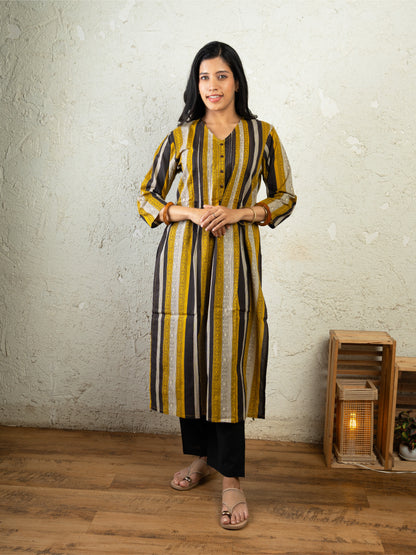 STRIPES STORY PINTUCK KURTA SET