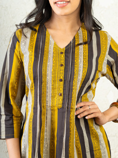 STRIPES STORY PINTUCK KURTA SET