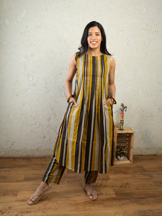 STRIPES STORY SLEEVELESS PINTUCK CO ORD