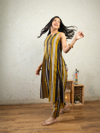 STRIPES STORY SLEEVELESS PINTUCK CO ORD