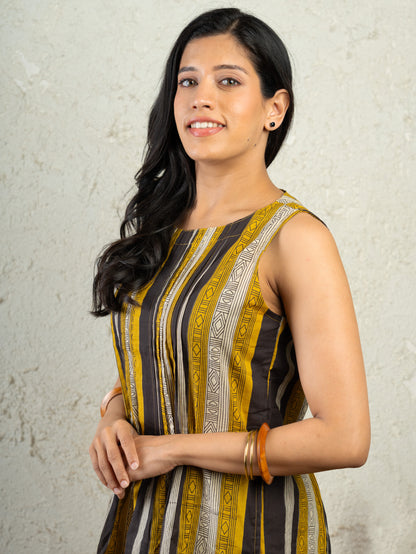 STRIPES STORY SLEEVELESS PINTUCK CO ORD